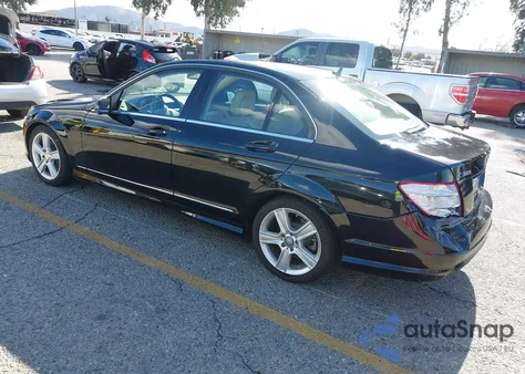 2011 Mercedes-Benz C 300 Sport из США, поврежденный, VIN WDDGF5EB8BR177257